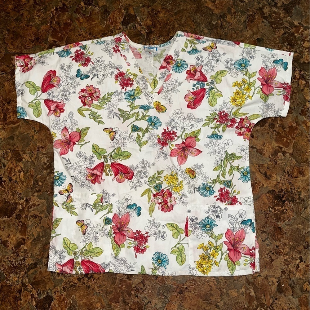Scrub HQ Women’s Scrub Top Size Medium White Floral And Butterfly Print